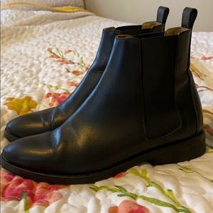 Everlane Chelsea Boot